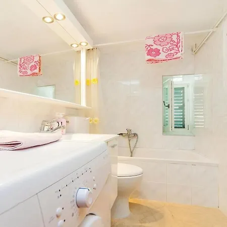 Holiday home In With Outdoor Swimming Pool Oslje