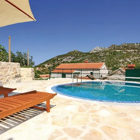 In With Outdoor Swimming Pool Holiday home
